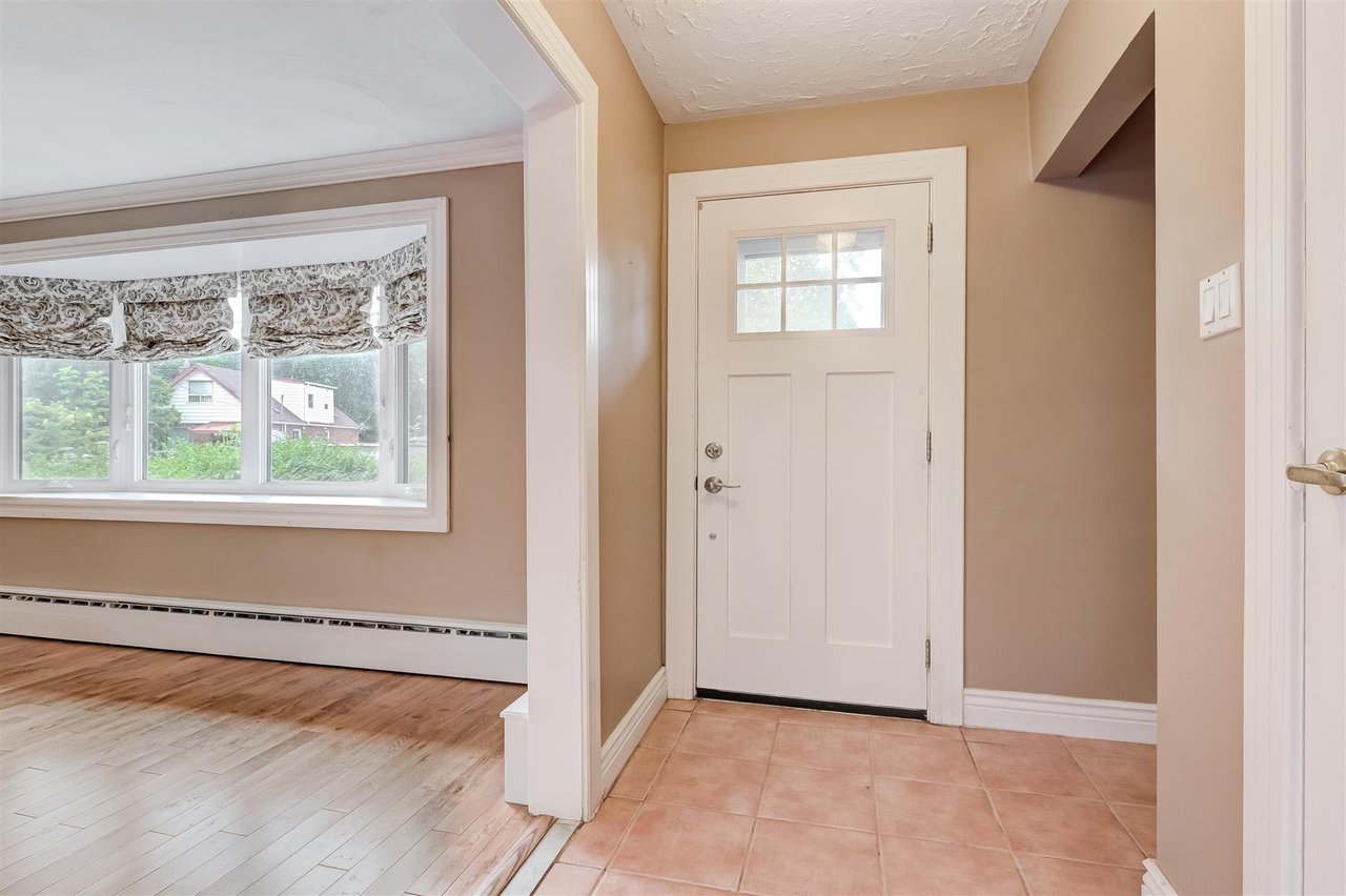 6 Tripp Cres
