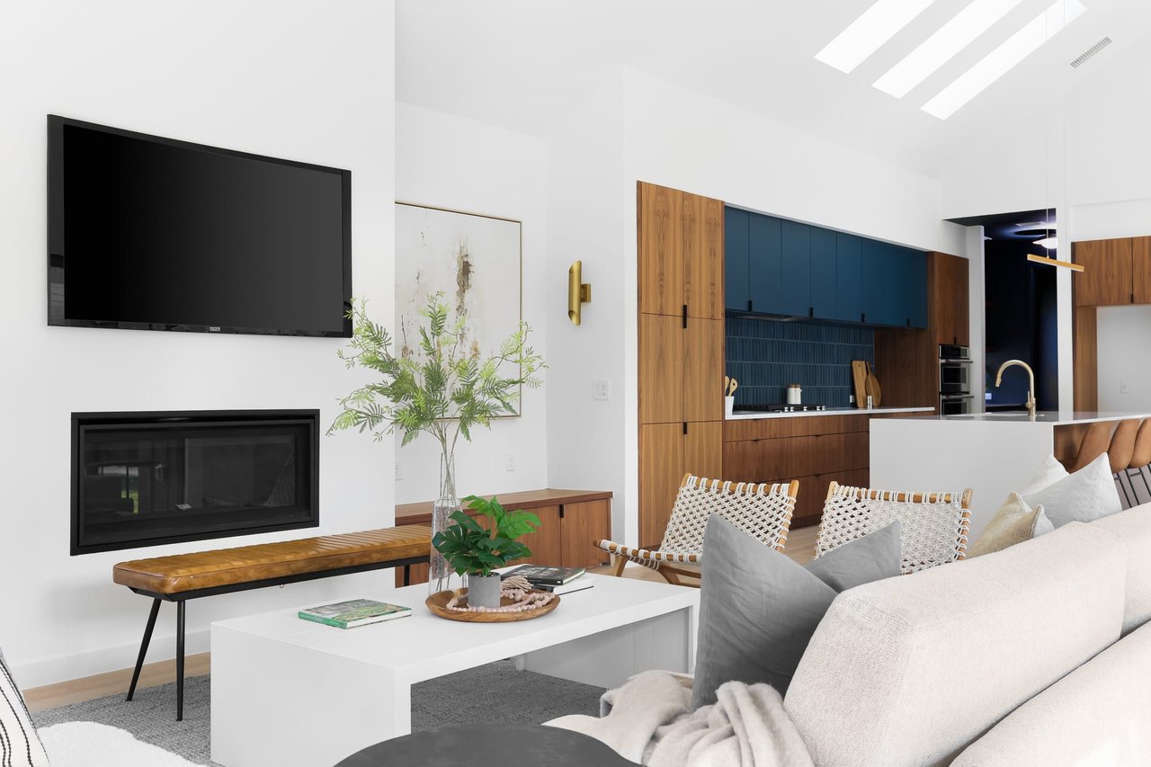CRESTVIEW MODERN