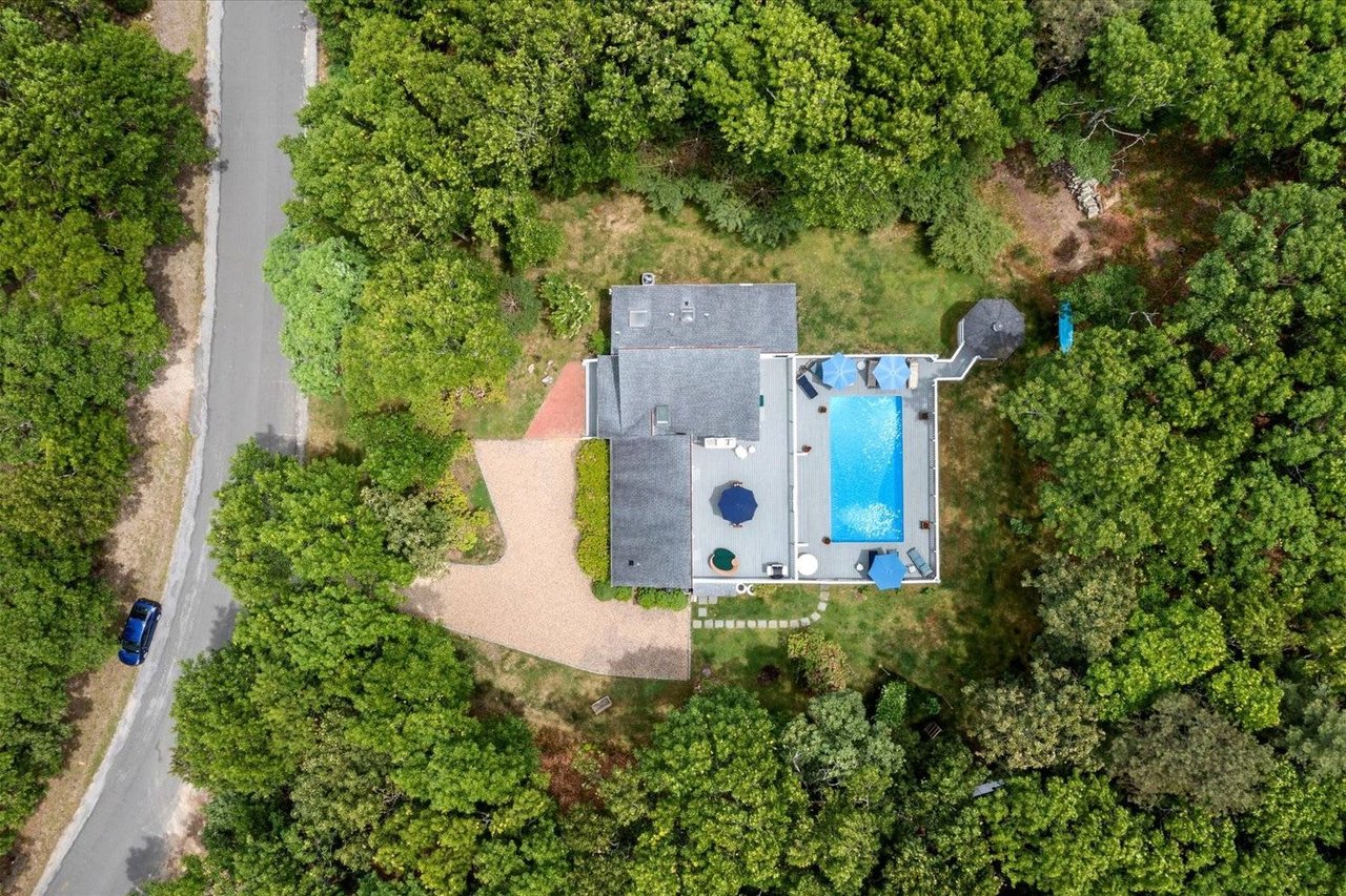 LIGHT AND BRIGHT, COMFY AND CLEAN. EAST HAMPTON SUMMER RENTAL