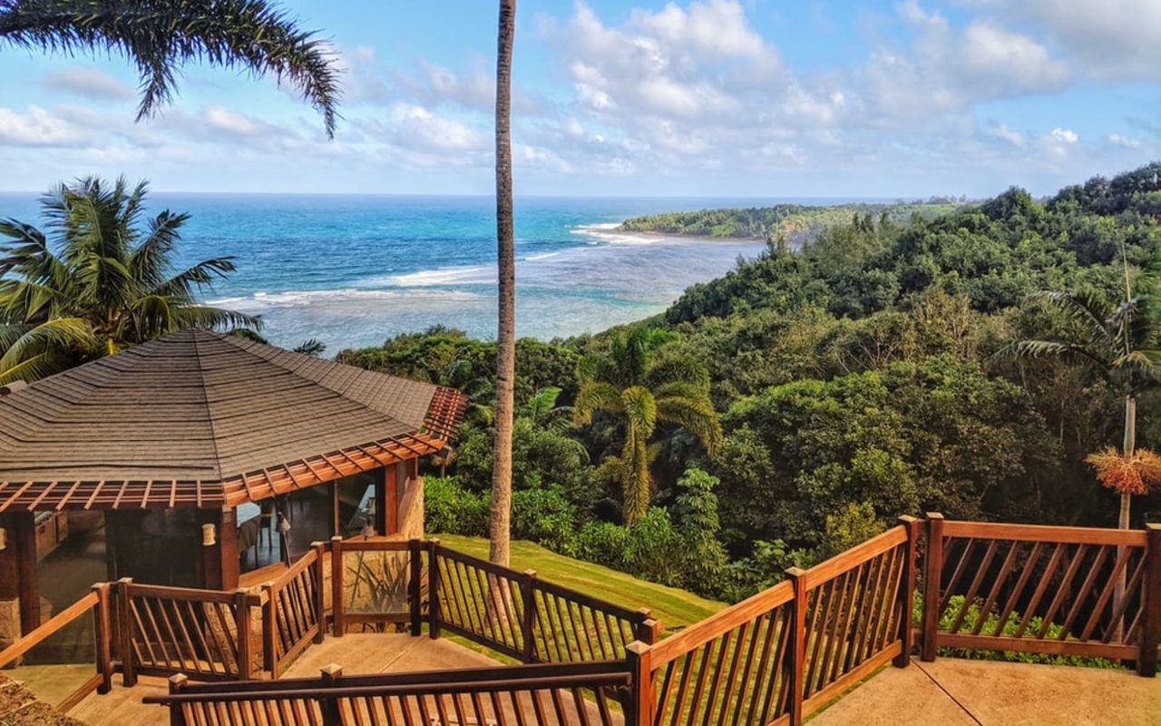 Launiupoko 5 Bedroom Home – Privacy, Views, Value Buy