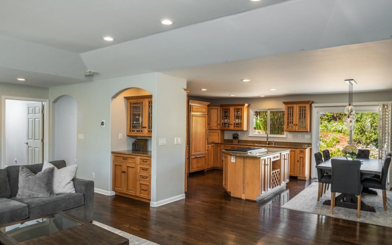 Palo Alto, CA Living