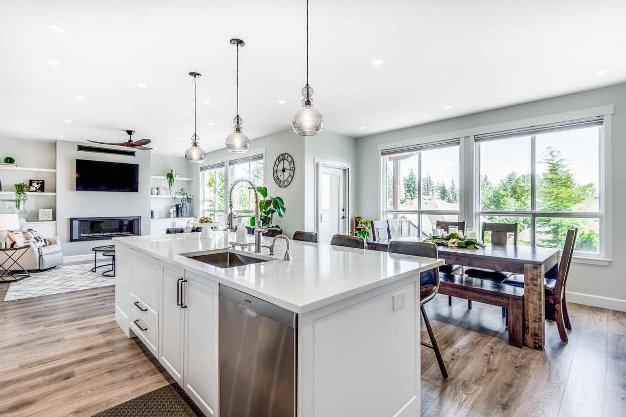 12 Greenleaf Dr