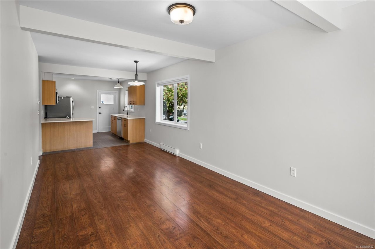 1054 Hillside Ave