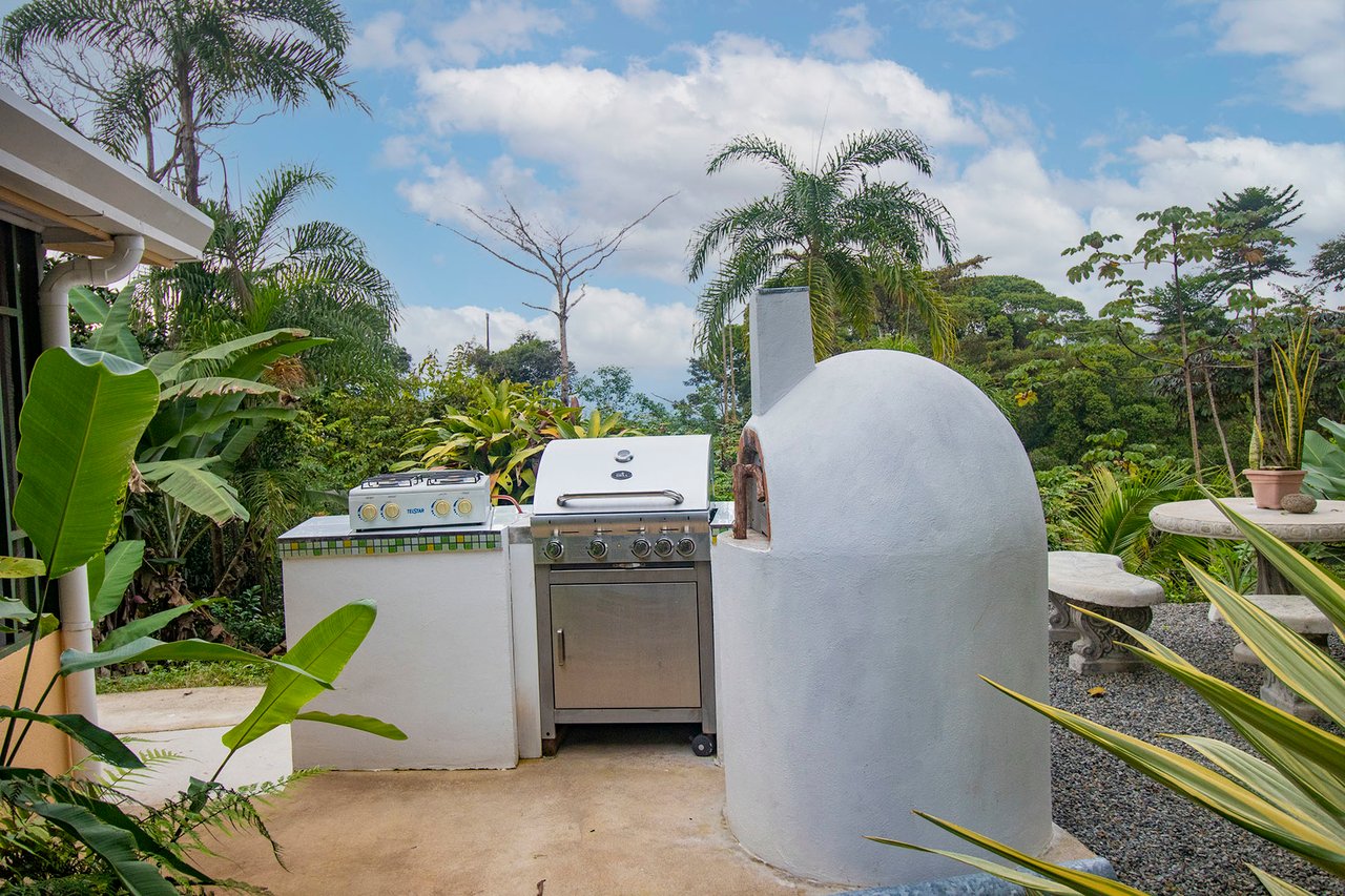 Mountain Home with Guest Cabin, Dominical, Puntarenas