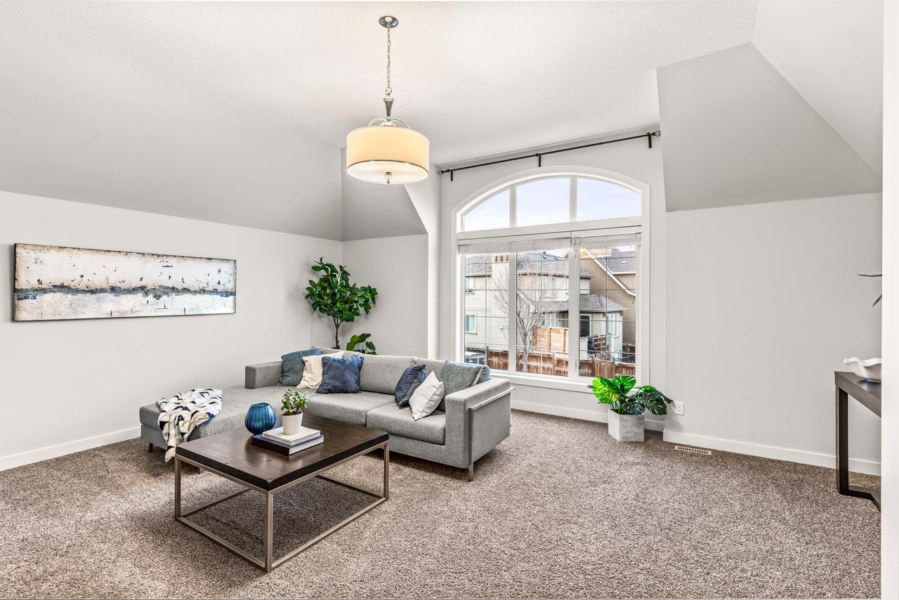 208 Mahogany Bay SE