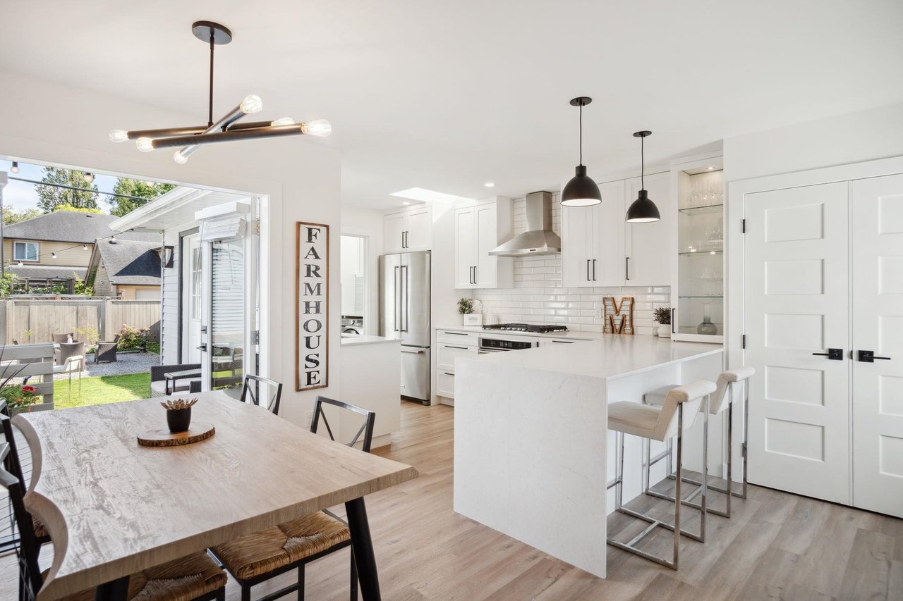 1200 Douglas Cres