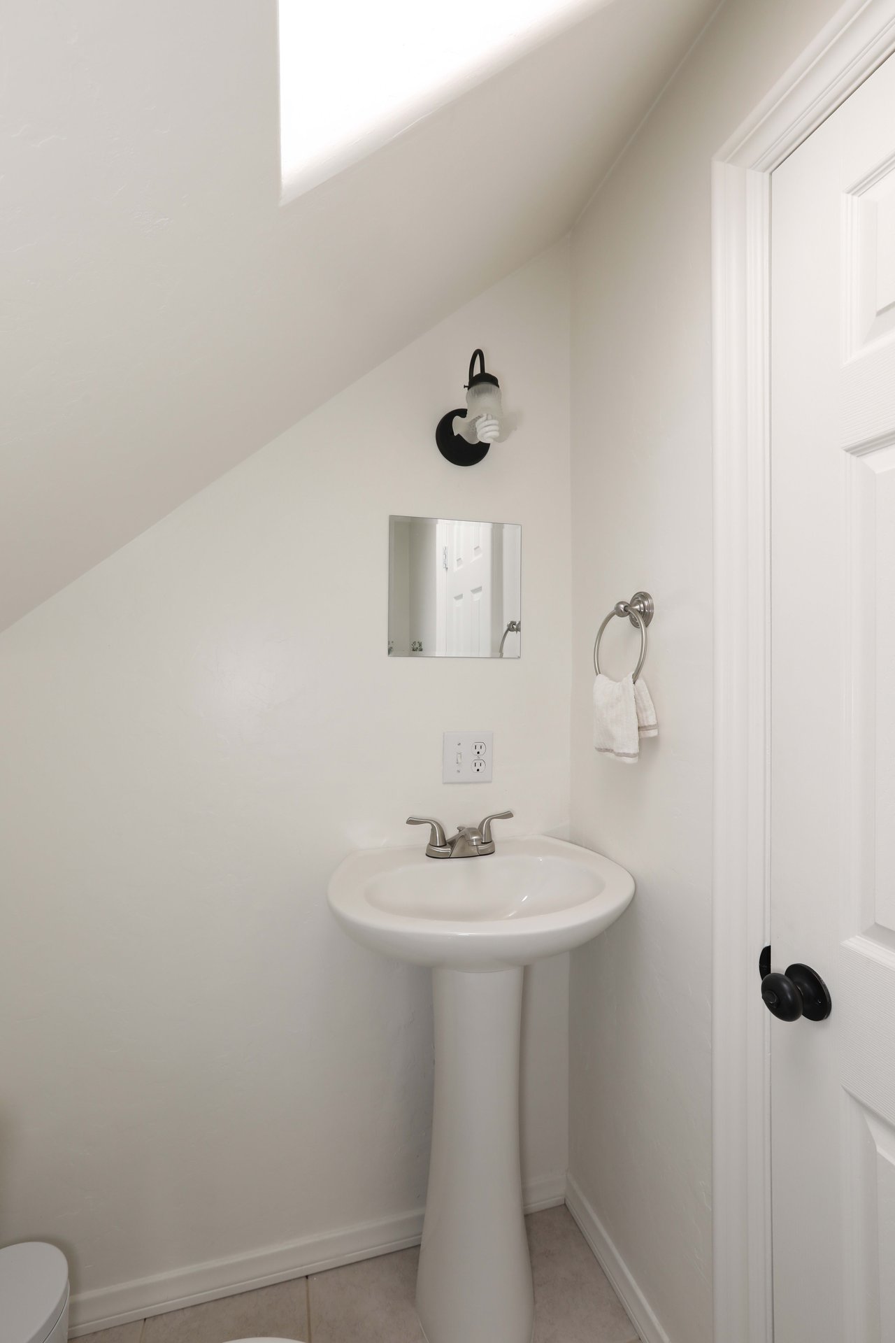 505 1/2 Carnation Avenue