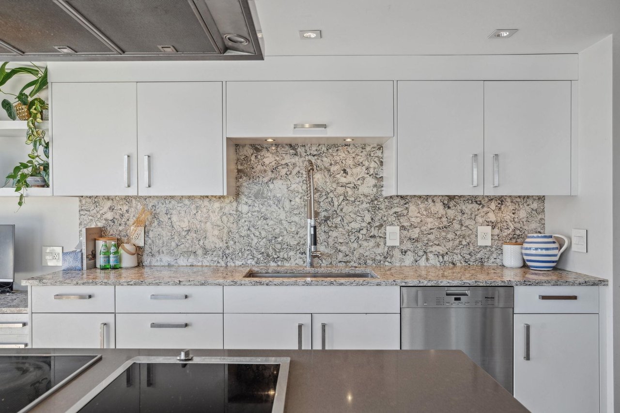 2702-717 Jervis St