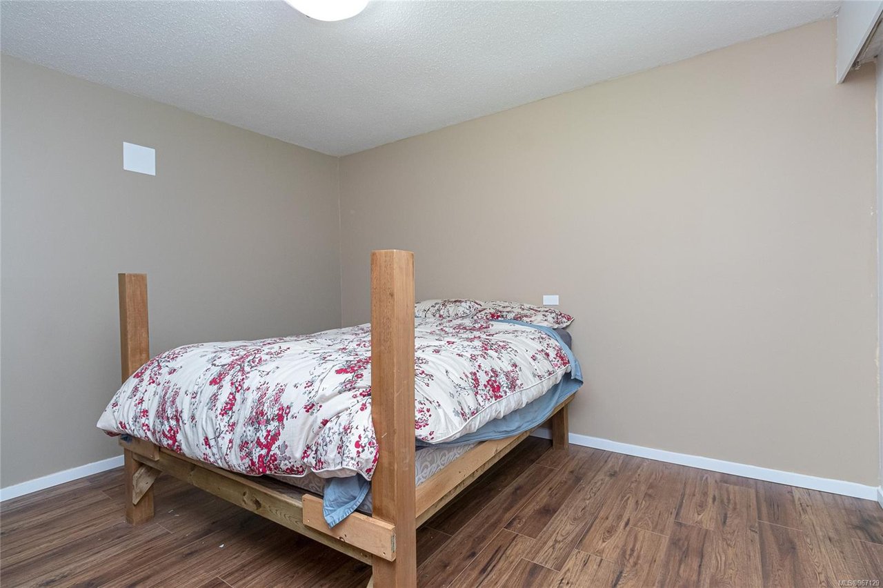 1335 Justine Pl, Langford