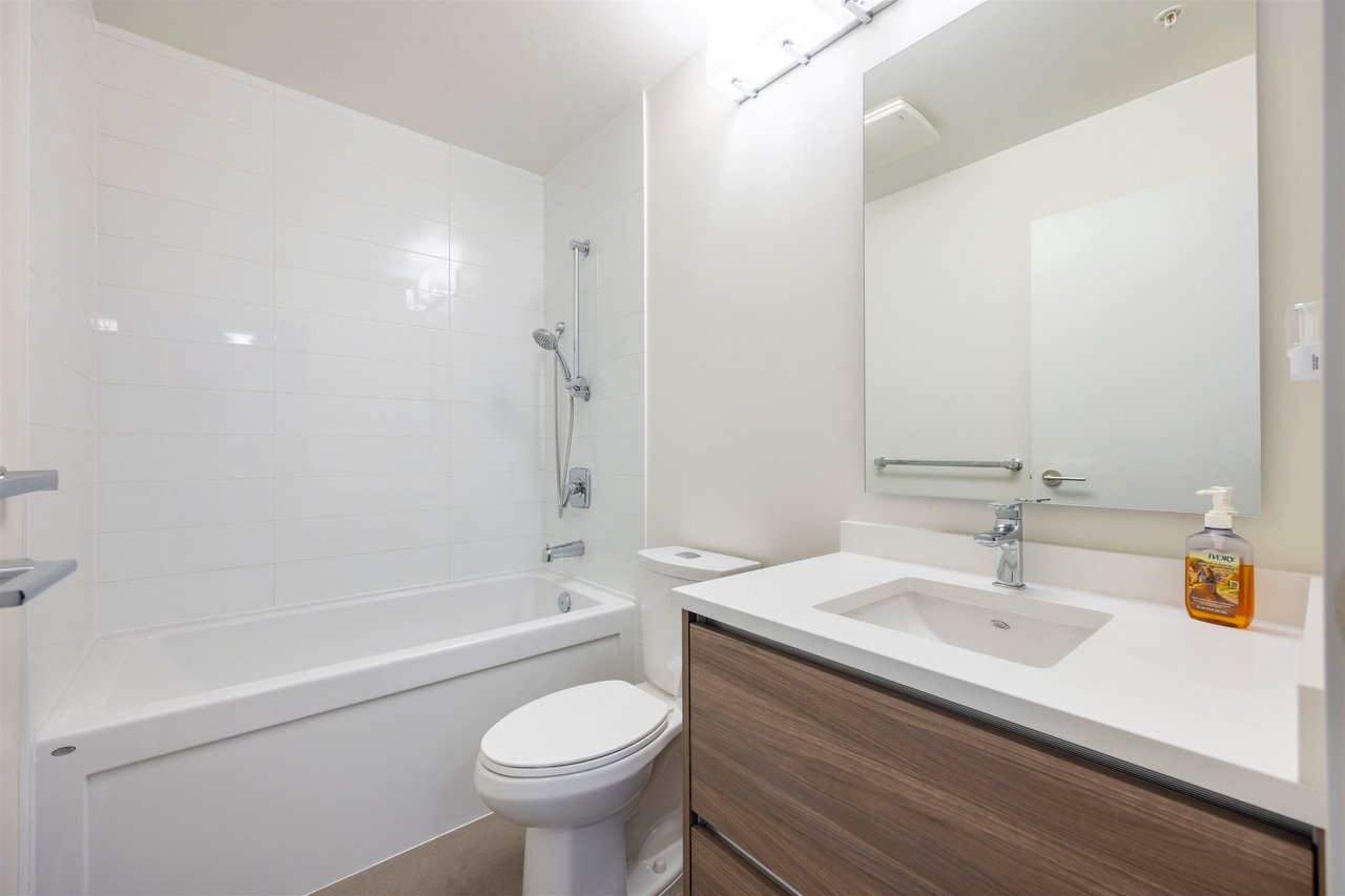 112-8850 University Cres