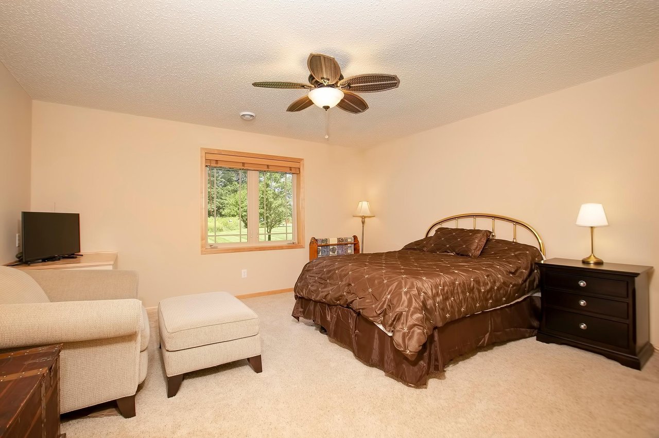 Gorgeous End-Unit Townhome!