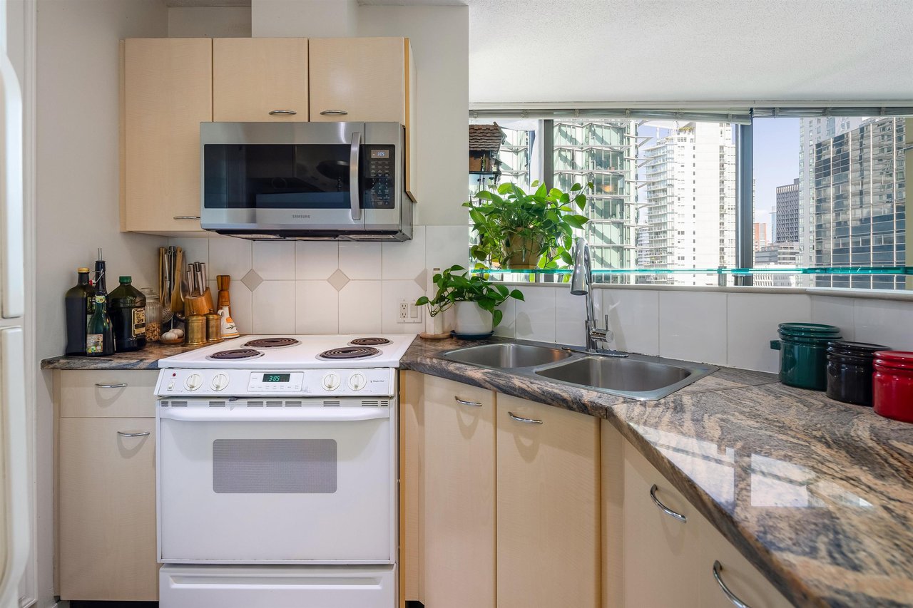 705-1331 Alberni St
