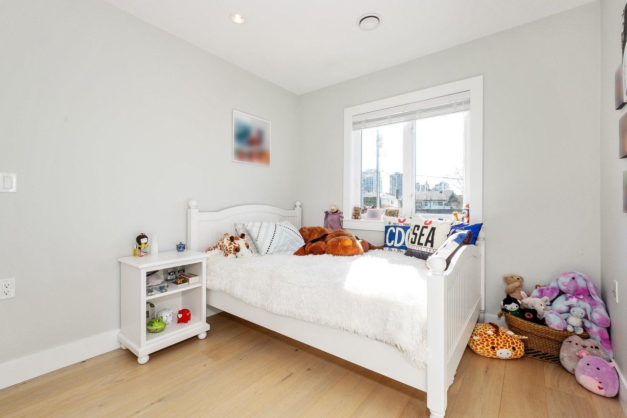 233 W 19th St