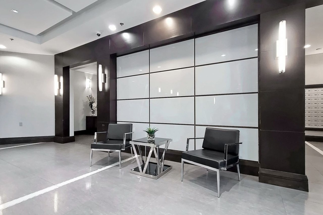 75 King William Cres Unit: LPH13