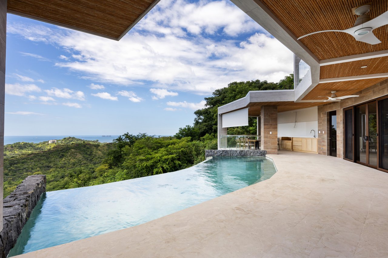 Contemporary Infinity Pool Villa, Flamingo, Guanacaste