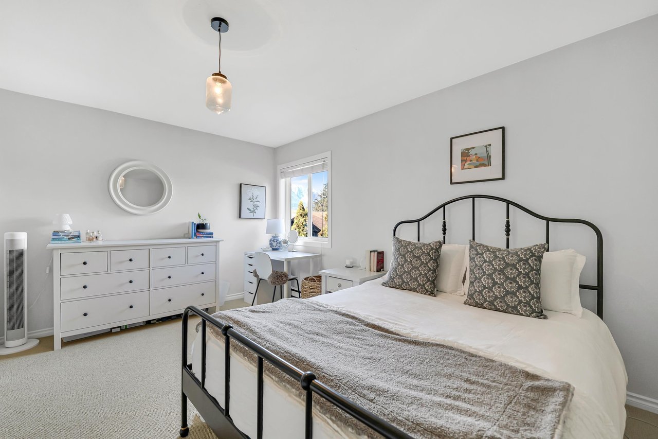 2548 Nairn Wy