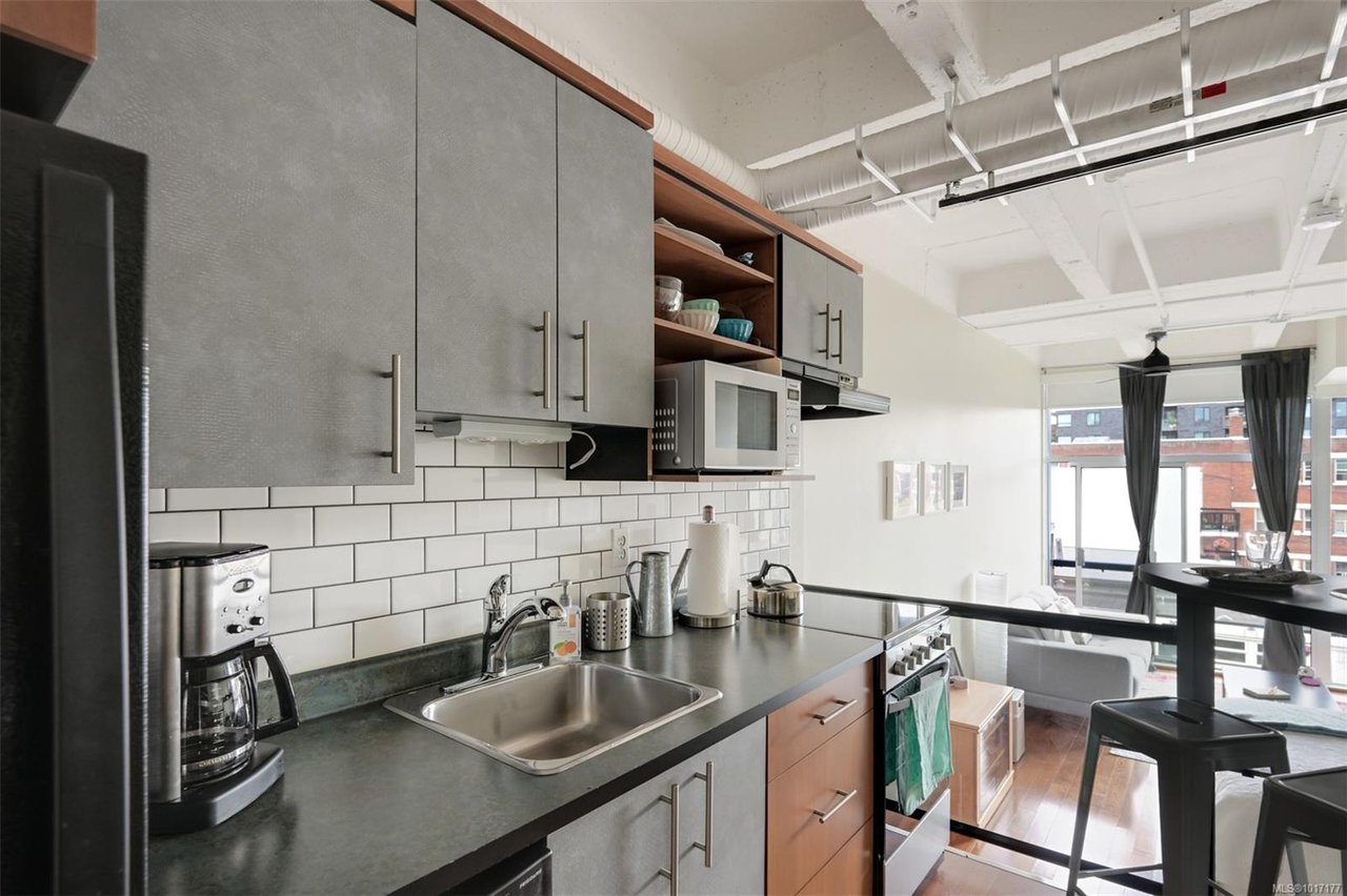 305-1061 Fort St