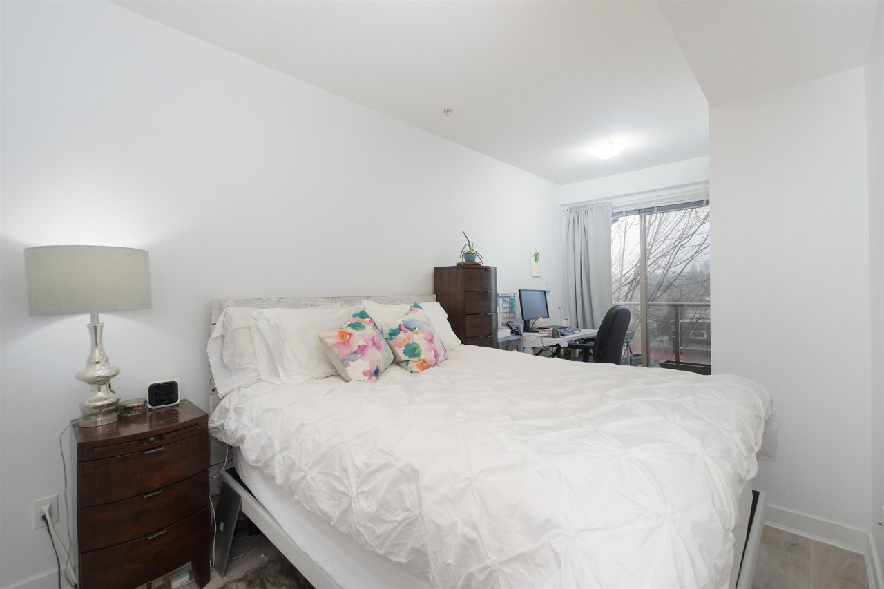 308-702 E King Edward Ave