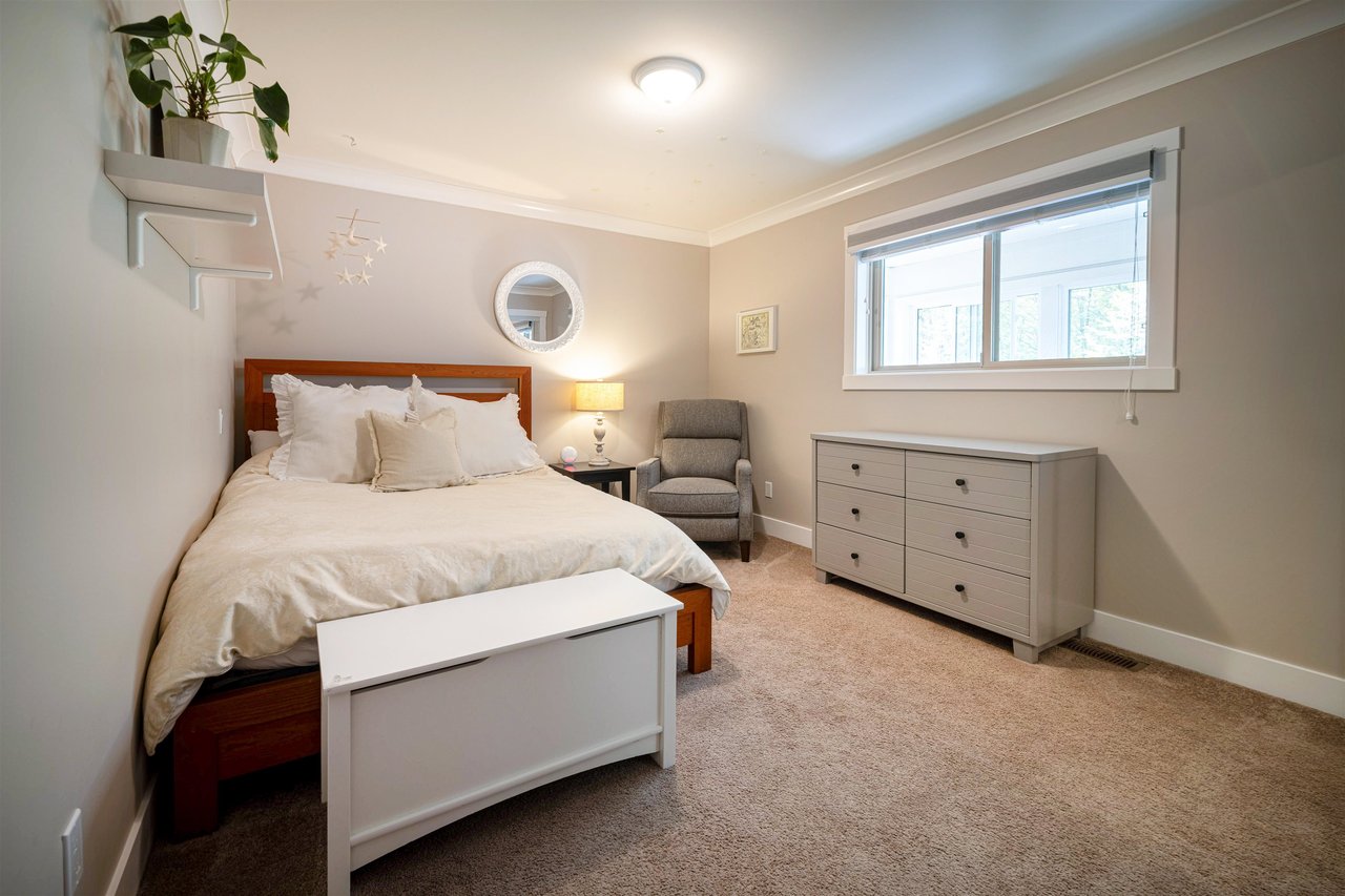 1422 Maple Cres
