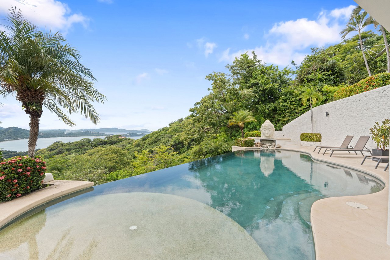 CASA FELIZ , PACIFIC HEIGHTS | ONLY MINUTES TO THE BEACH WITH SPECTACULAR OCEAN AND VALLEY VIEWS!