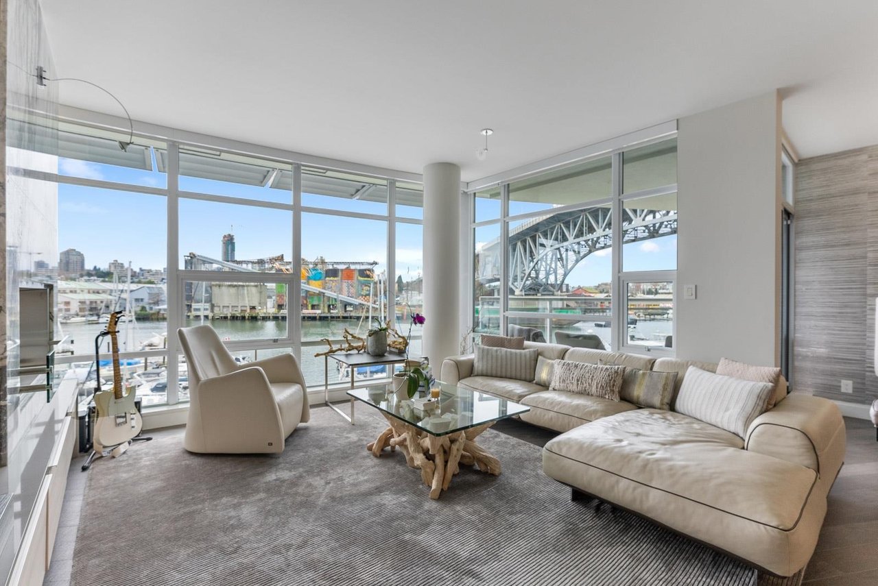 302-628 Kinghorne Mews
