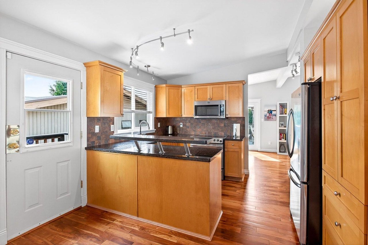 320 Dartmoor Dr