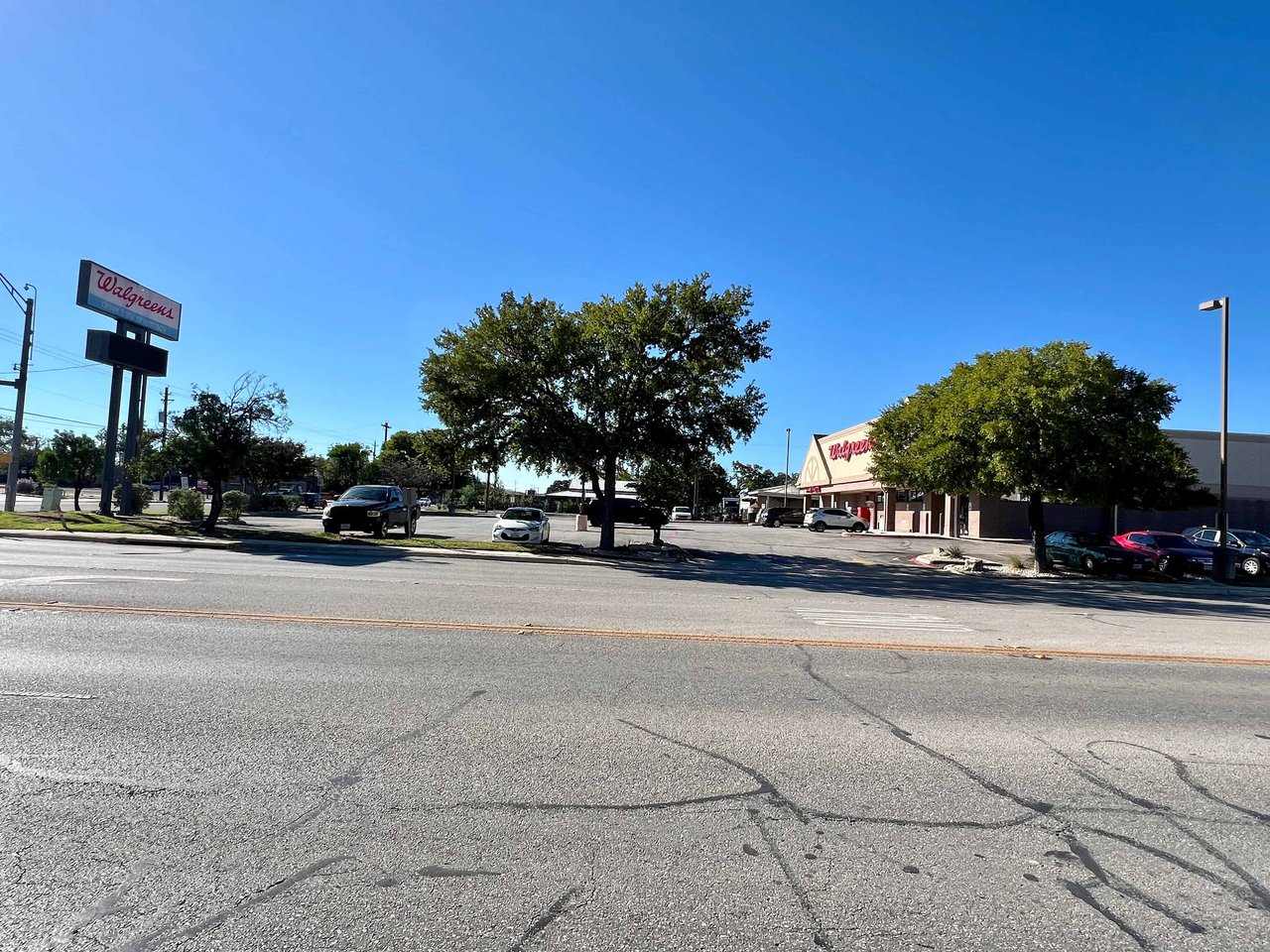 Sidney Baker & Jefferson- PRIME CORNER LOT in Kerrville 