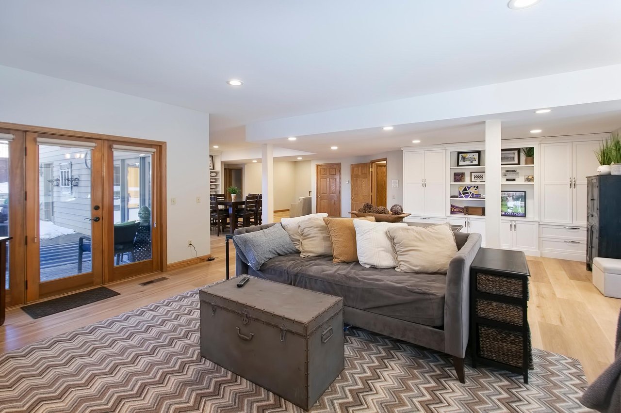 Beautifully Updated Eden Prairie Home on Quiet Cul-De-Sac!