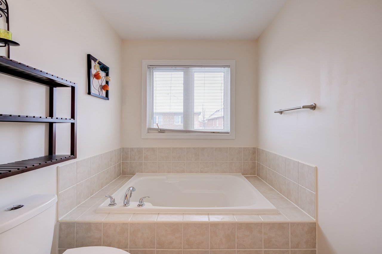 11 Cathmar Dr