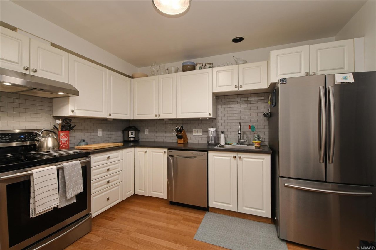 105-3400 Quadra St