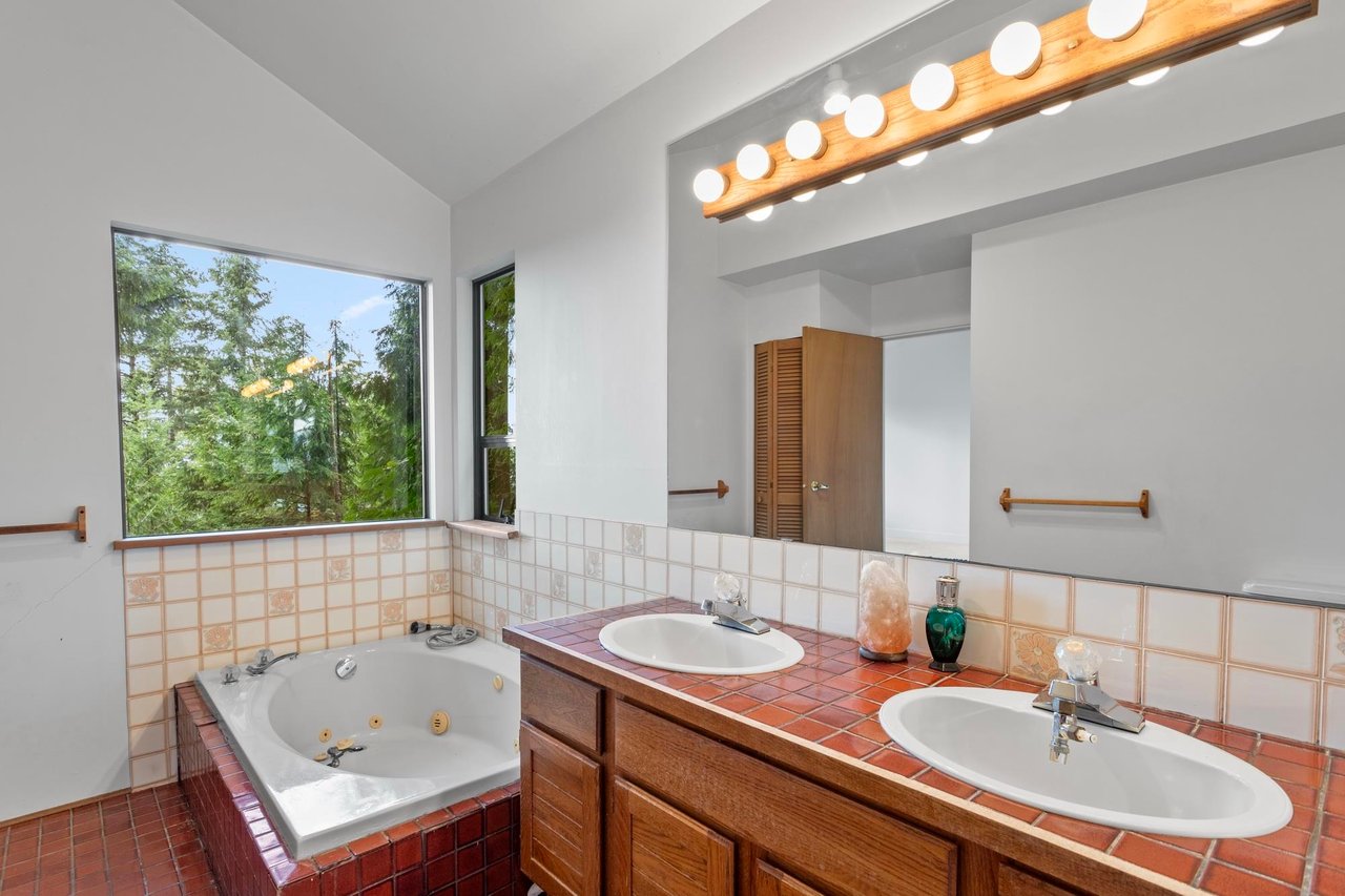 60 Sunset Dr