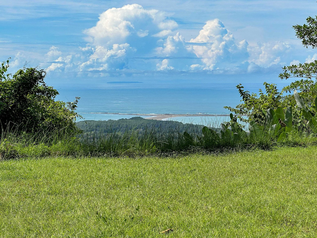 A prepared, 1.5 Acres jungle immersed lot with spectacular views of the Whale’s Tail. 