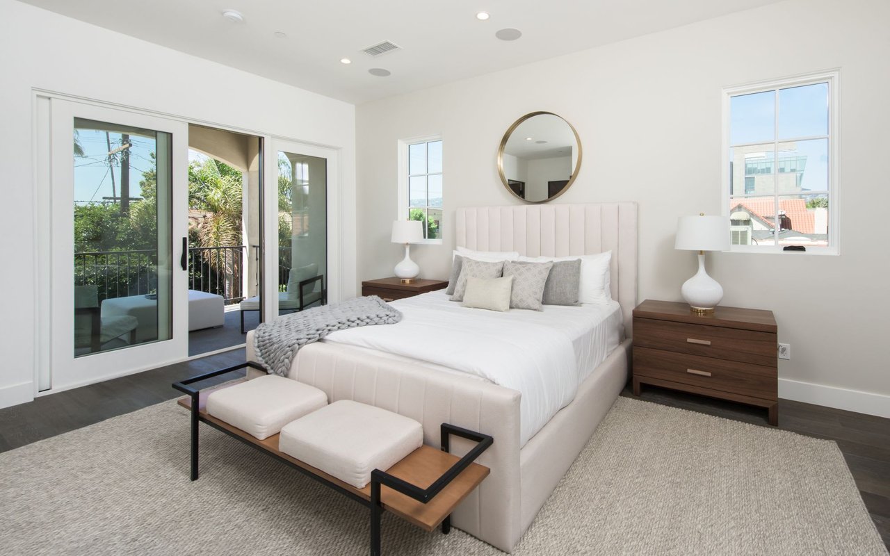 119 N La Jolla Ave