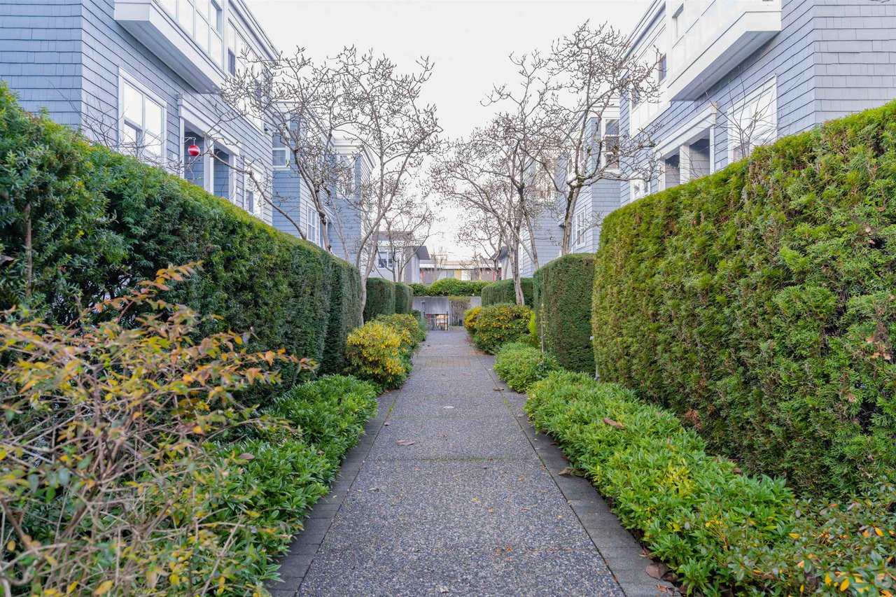 107-669 W 7th Ave