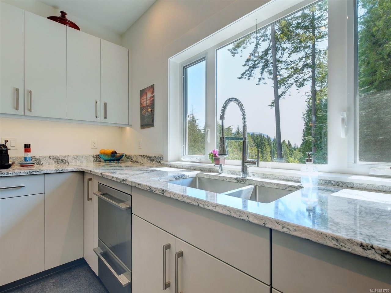 4271 Cherry Point Close