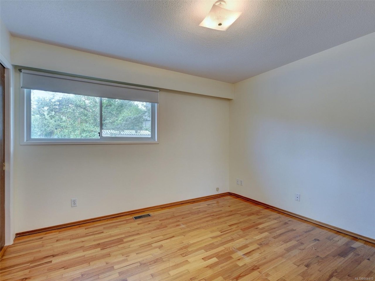 4253 Thornhill Cres
