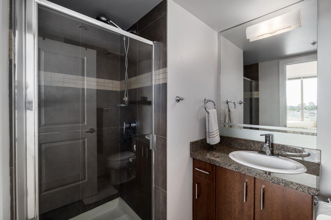 606-587 W 7th Ave