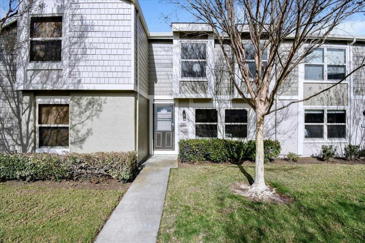 2344 Falling Water Ct