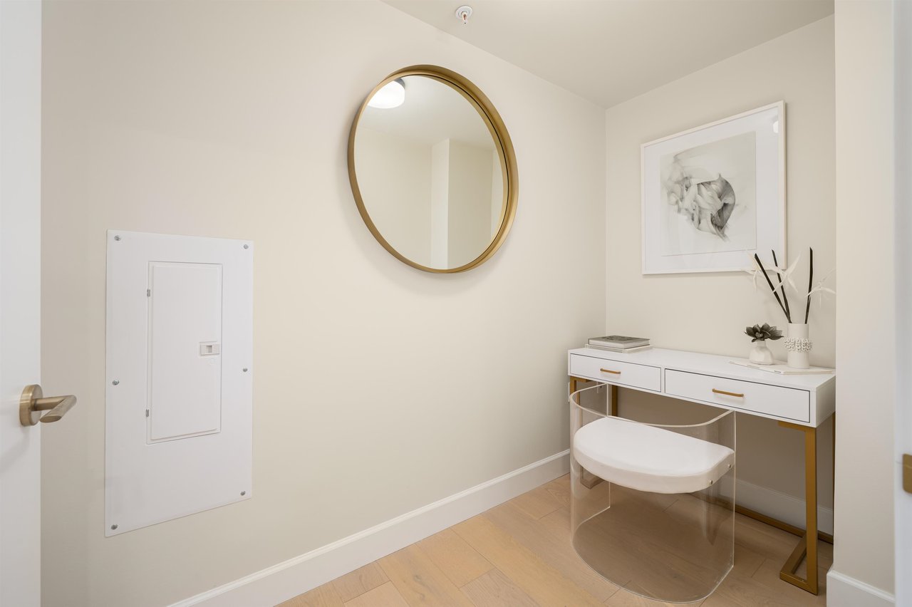 204-3668 W 10th Ave