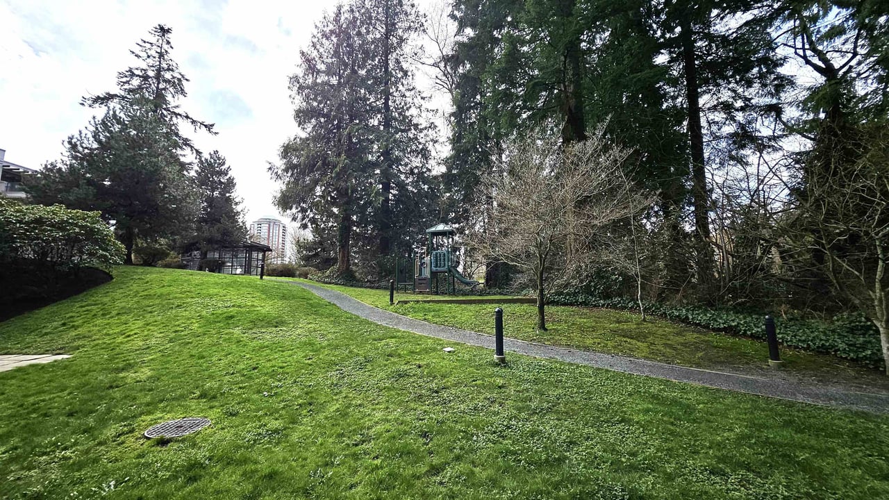 2903-7088 18th Ave