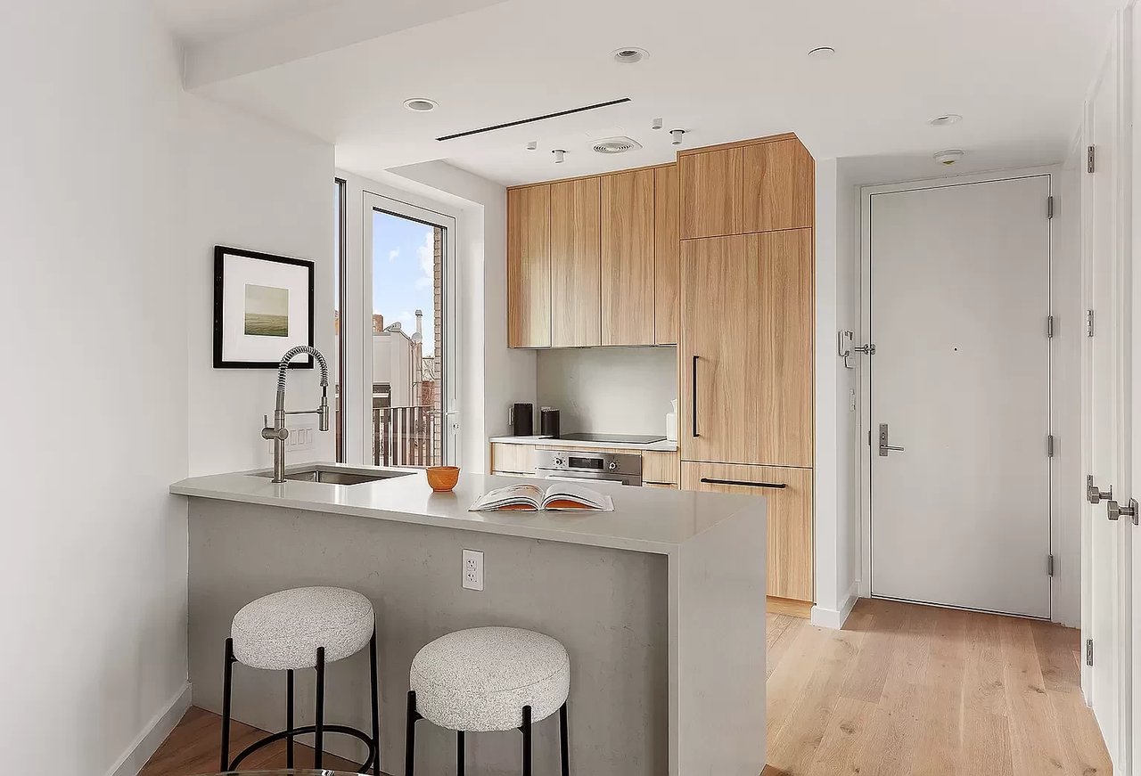 128 Woodpoint Road #4
