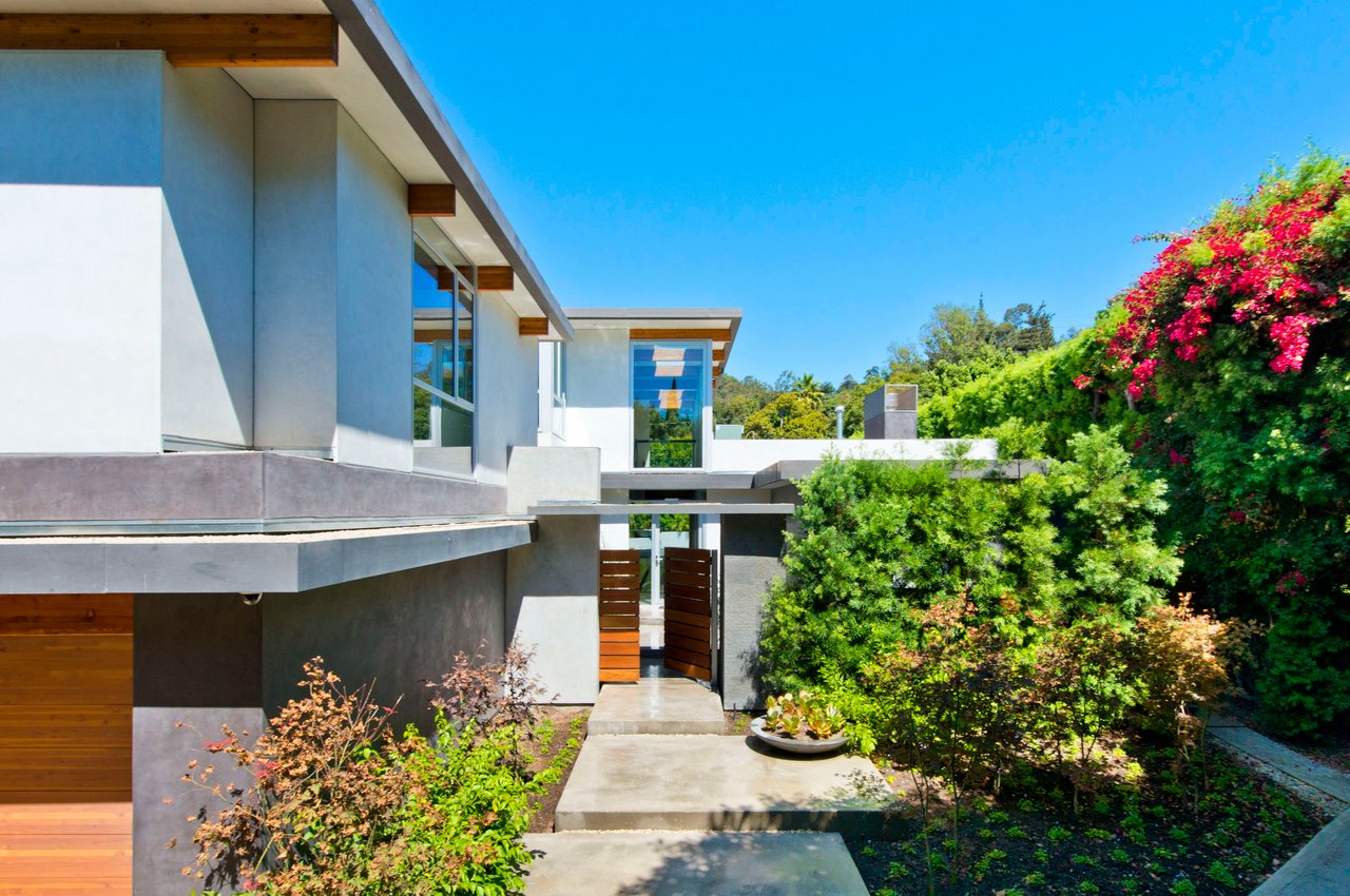 1710 Mandeville Canyon Rd