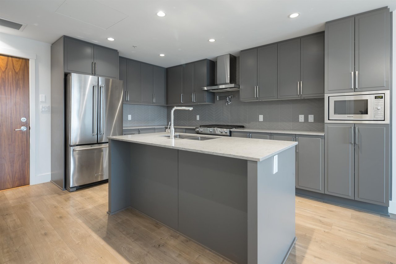 402-4477 Hastings St