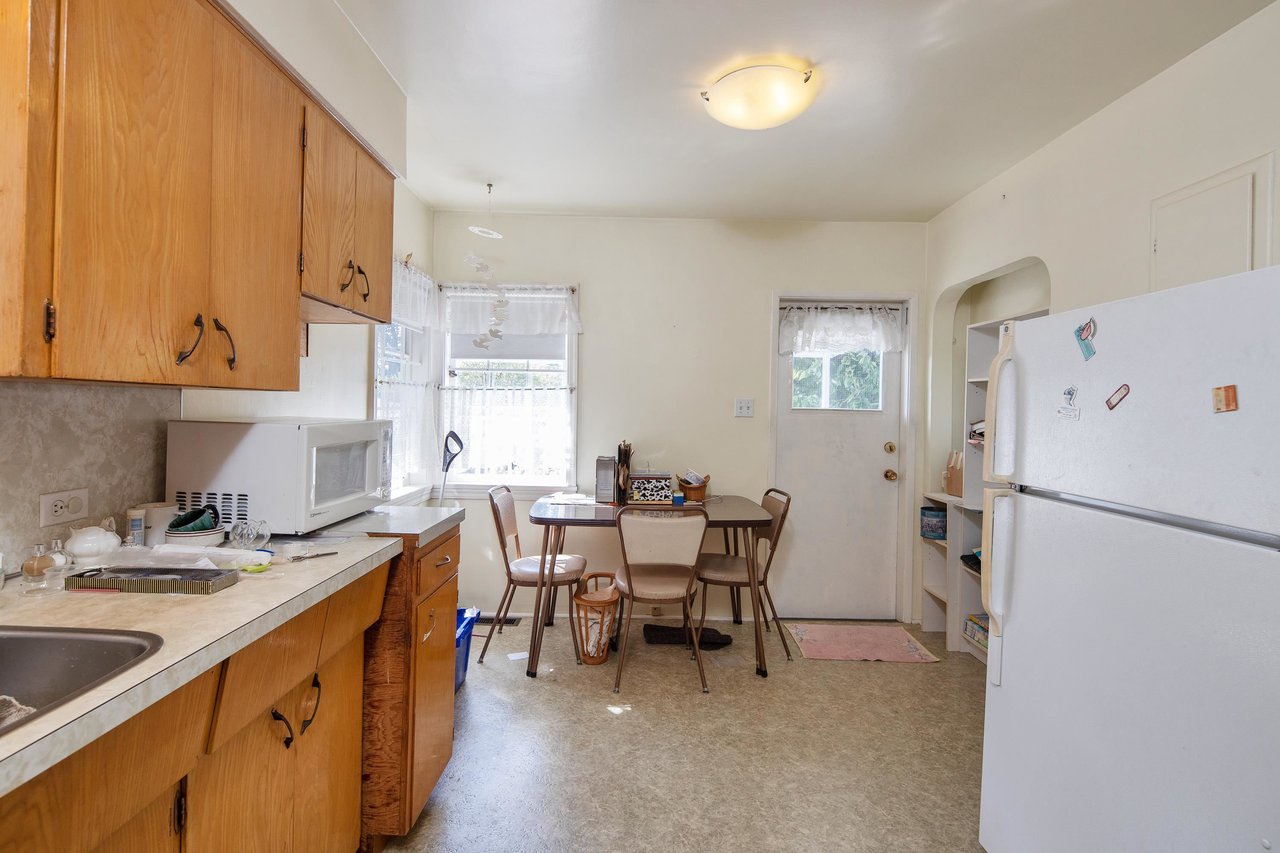 158 E 42nd Ave