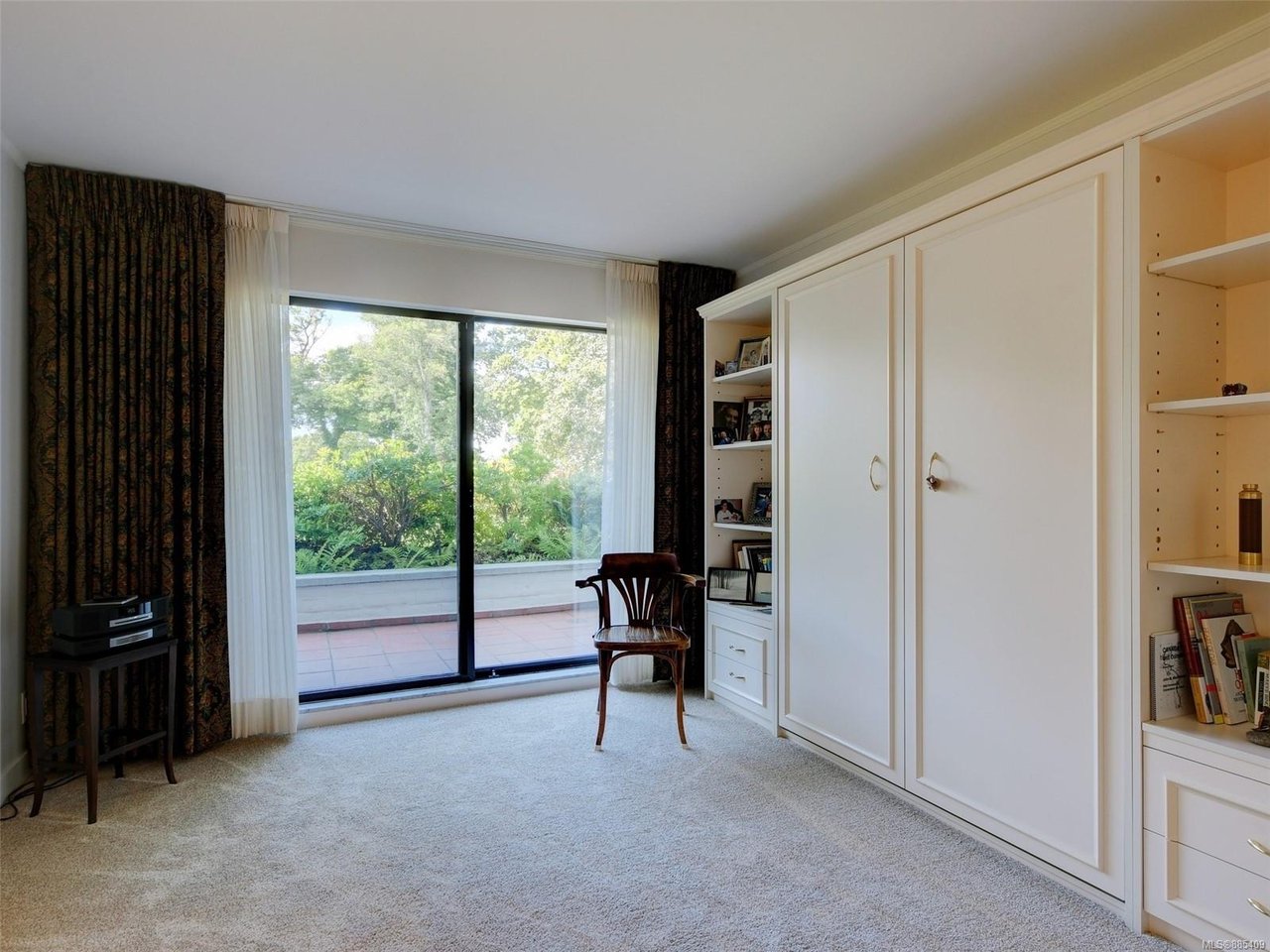 110-1370 Beach Dr