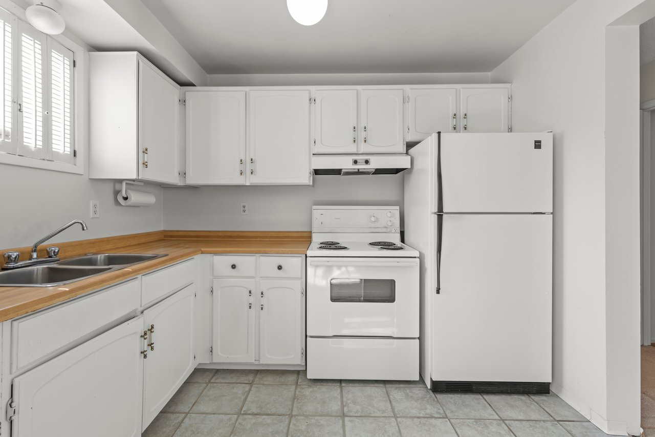112 Graystone Cres