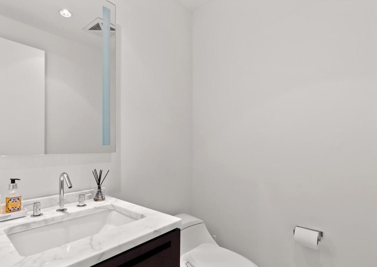 Suite 2605 -180 University Avenue