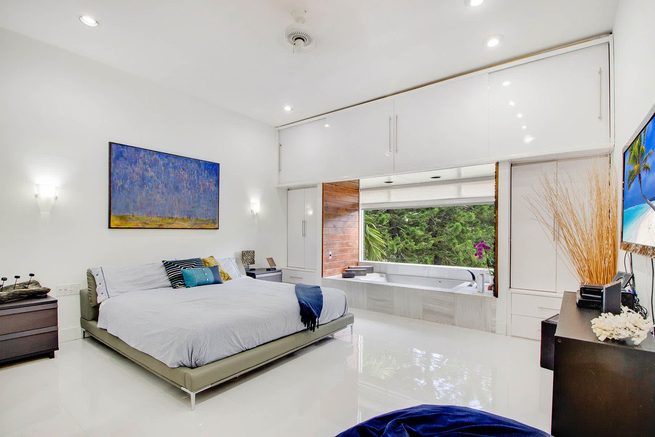 South Grove Modern Masterpiece