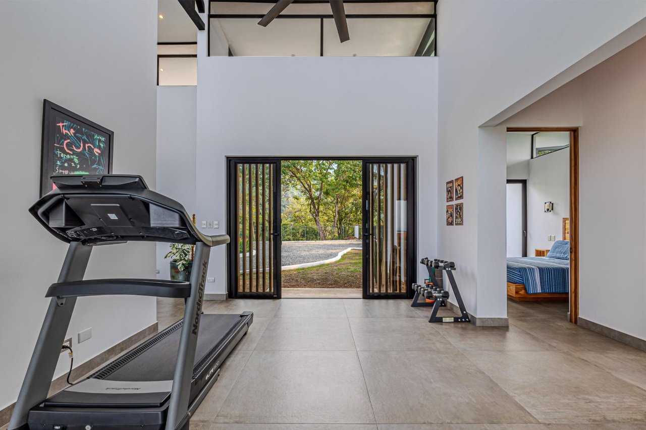 Solar Powered Tropical Villa, Ojochal, Puntarenas