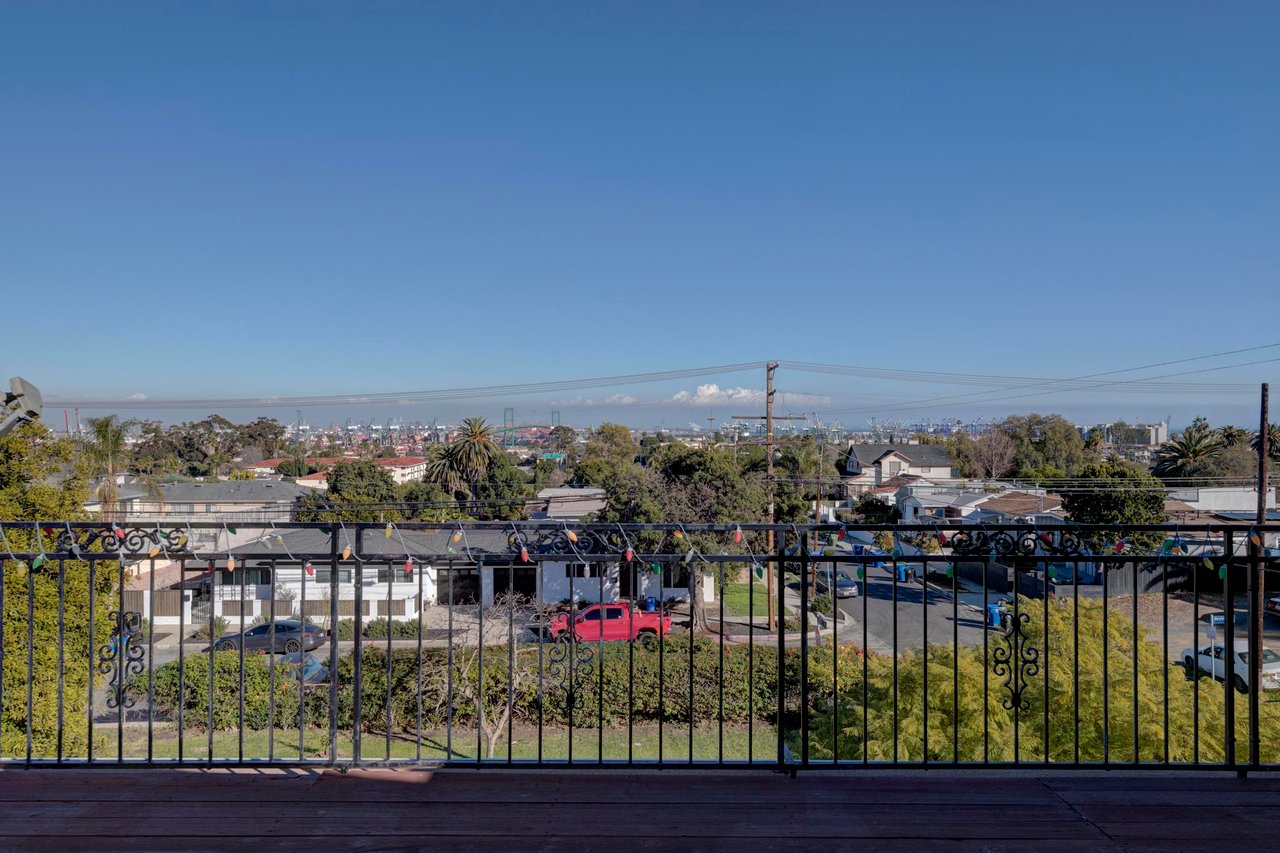 916 W Oliver Street